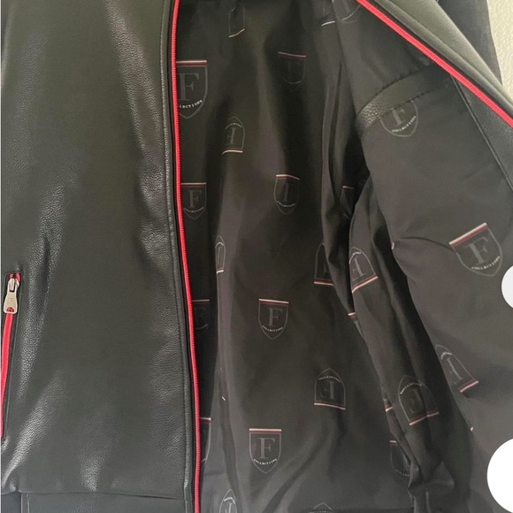 F collections M2011-PR760 leather jacket size M made in Italy
Black
Red - Picture 5 of 5